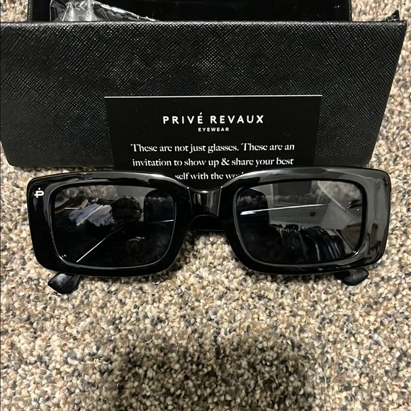 Bold Black Rectangular Sunglasses with Oversized Style - Picture 2 of 9